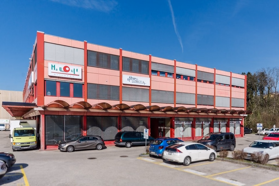 Motorcycle parking space, Chemin de la Colice 2,, 1023 Crissier, Vaud, CH