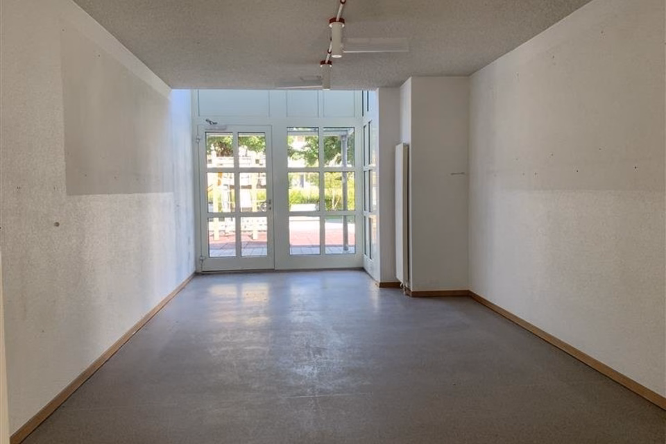 Spacious commercial space with 61 m2 main room, Im Pünt, 8105 Watt, Zurich, CH