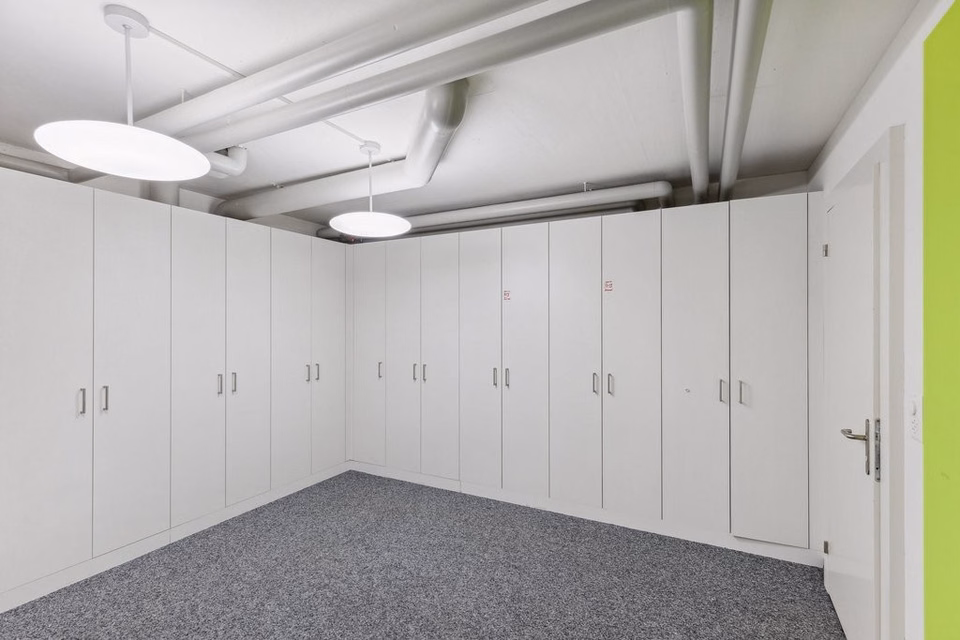 Your space for success!, Aufwiesenstrasse, 8305 Dietlikon, Zurich, CH