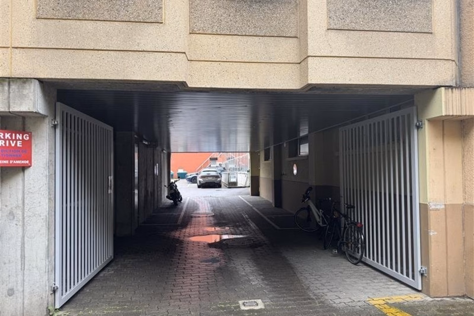 Covered motorcycle parking space, Rue du Tir-au-Canon, 1227 Carouge GE, Geneva, CH