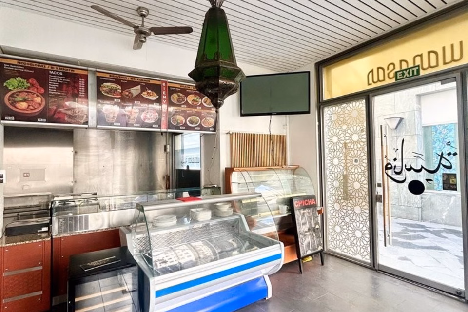 Commercial premises fitted as restaurant and bar - city centre, Avenue du Rothorn, 3960 Sierre, VS, CH