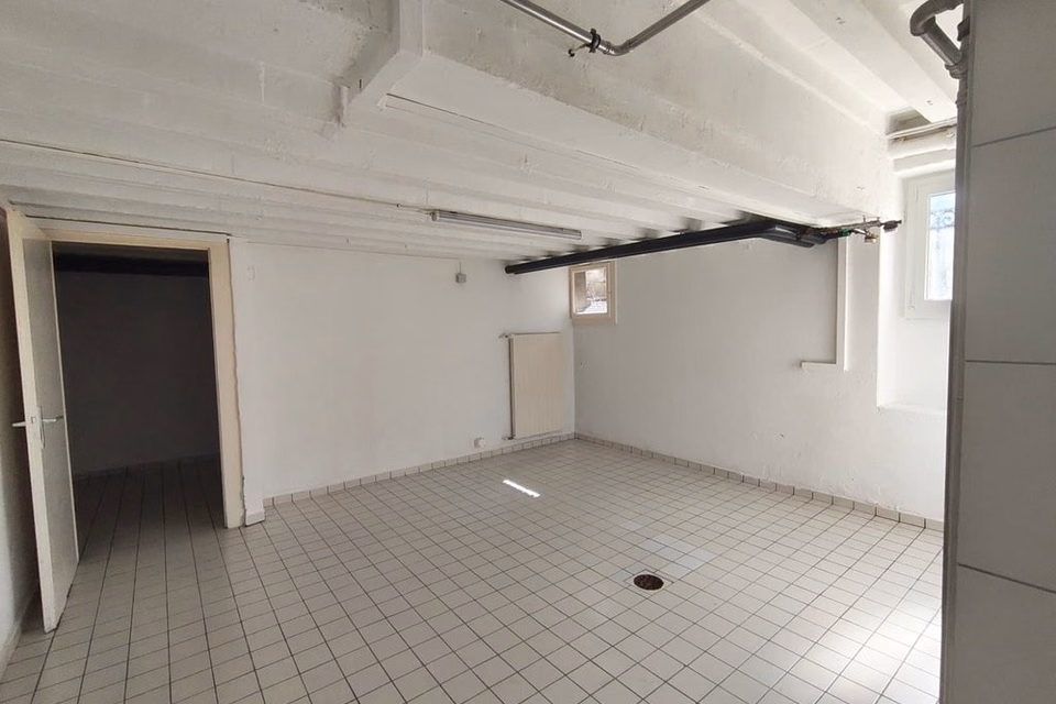Large versatile premises ideally located in Lausanne, Avenue d'Echallens, 1004 Lausanne, Vaud, CH