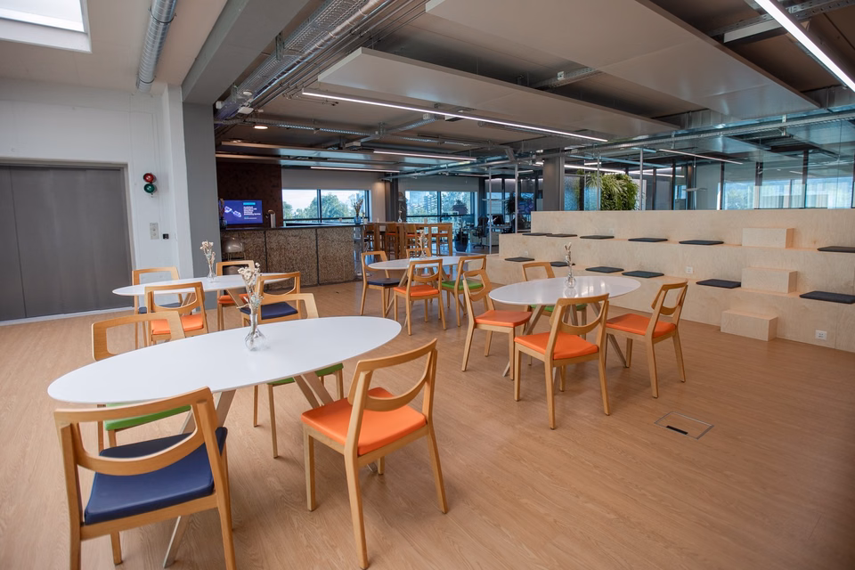 Exklusive Büro- und Showroomflächen mit Autolift  bis zu 5'700 m², Richtistrasse, 8304 Wallisellen, Zurich, CH