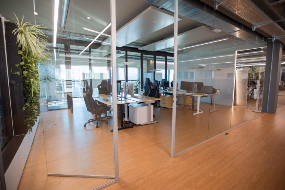 Exklusive Büro- und Showroomflächen mit Autolift  bis zu 5'700 m², Richtistrasse, 8304 Wallisellen, Zurich, CH
