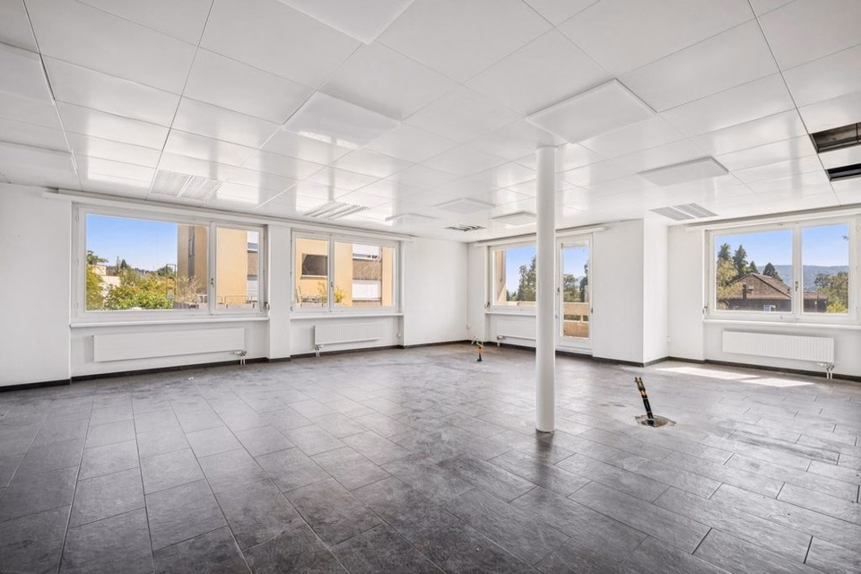 Office space on the 1st floor in a prime location!, Weiningerstrasse, 8103 Unterengstringen, Zurich, CH
