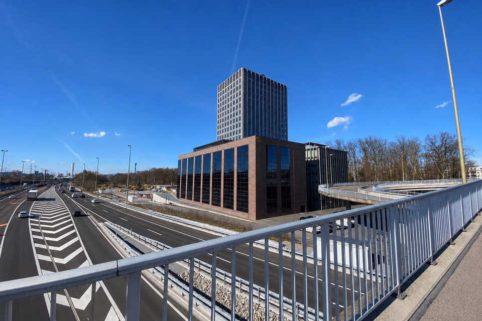 R4 - Einzigartiges Autohaus mit höchstmöglicher Visibilität, Richtistrasse, 8304 Wallisellen, Zurich, CH