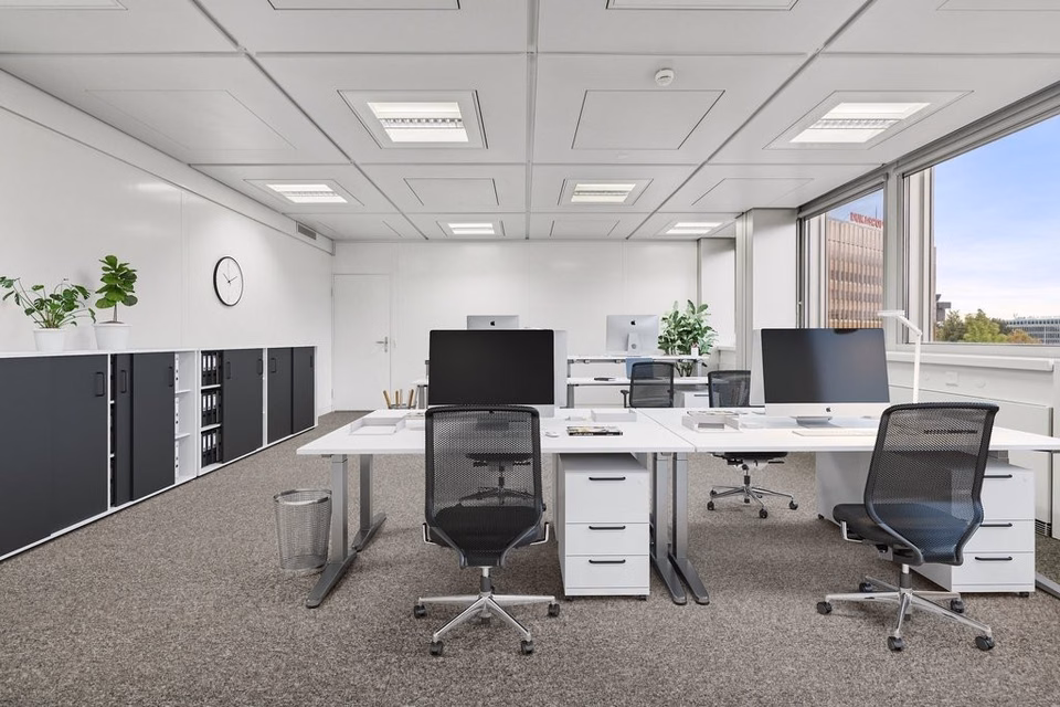 Bright 264 m2 space just steps from the airport, Route de Pré-Bois, 1215 Genève, Geneva, CH