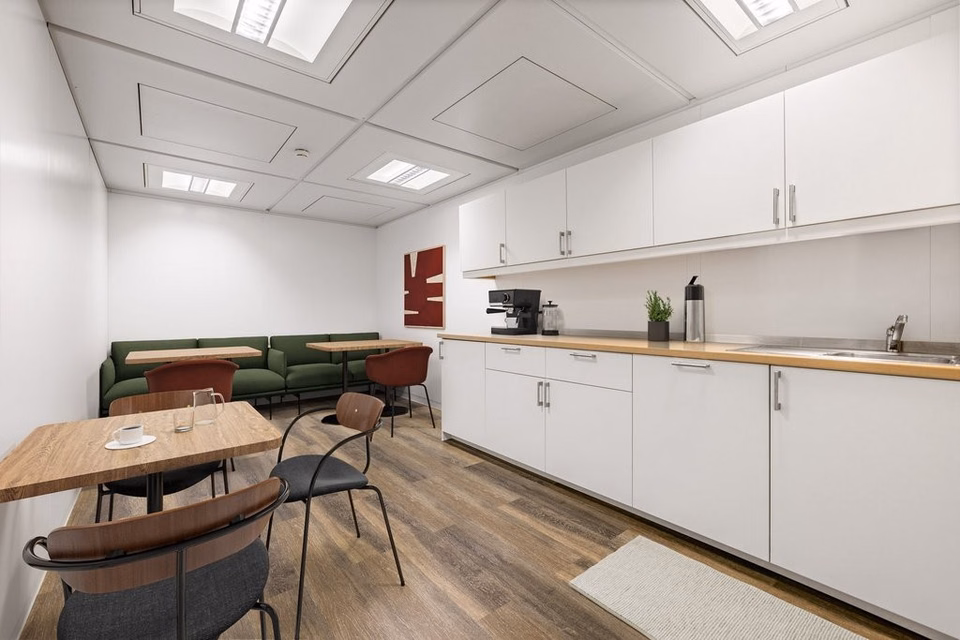Bright 264 m2 space just steps from the airport, Route de Pré-Bois, 1215 Genève, Geneva, CH