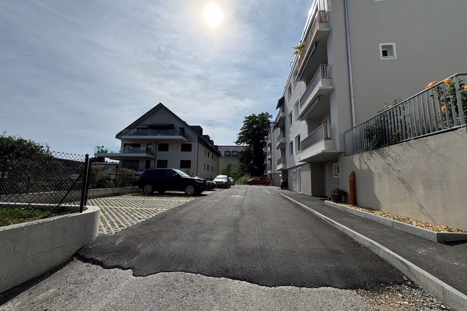Outdoor parking space for rent in Pully, Chemin de Ruisselet, 1009 Pully, Vaud, CH