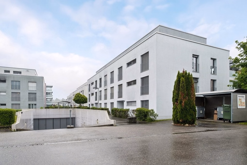 A roof for your car, Bäreggstrasse, 4900 Langenthal, Bern, CH