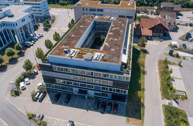 Offices, medical practice or showroom from 150 m2 to 1'120 m2 — a different concept: light-filled with patio flair