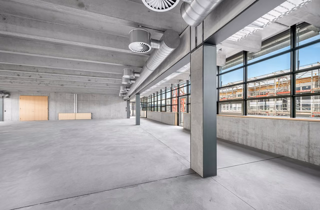 Combined office and commercial spaces in the new Zwhatt site from 300 m2