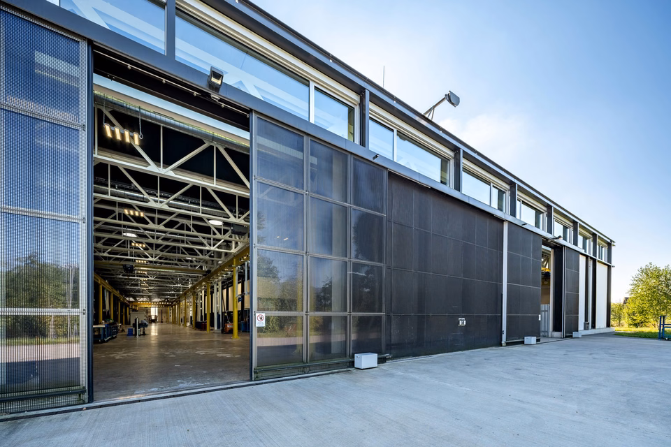 Modern, high‑ceiling 5,000 m² hall with integrated offices and workshops at the A1/A2 junction - divisible, Lerchenbühl, 4624 Härkingen, Solothurn, CH