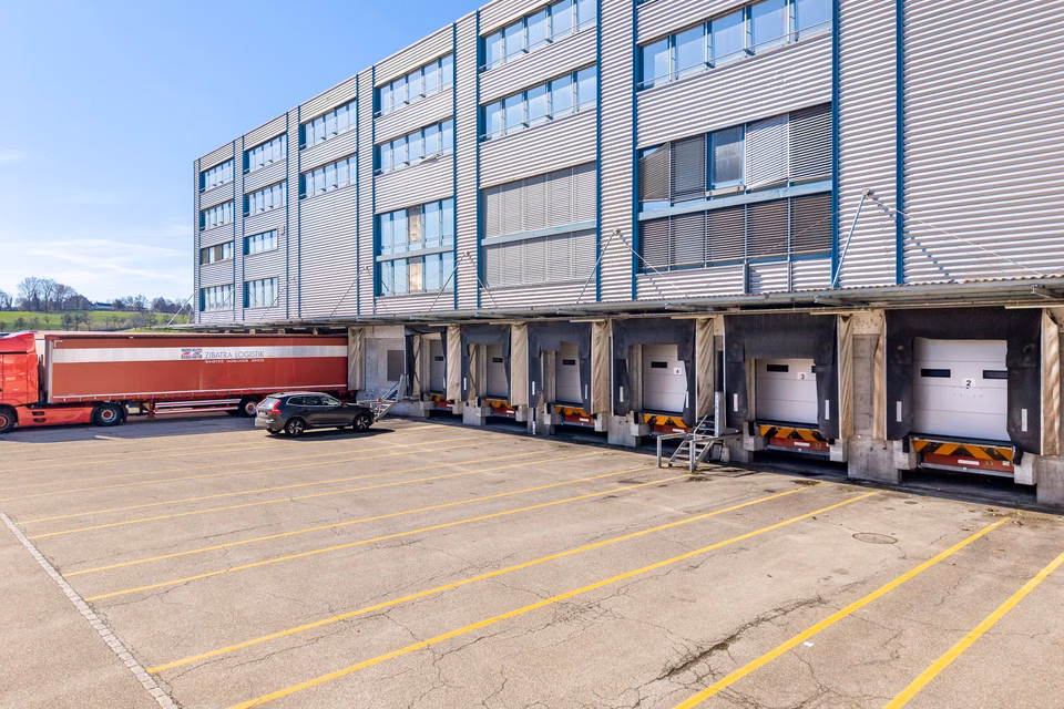 Up to 20'000 m² storage/logistics space | Ramps | 130 parking spaces | available 2028 | partial leasing, Industriestrasse, 4922 Thunstetten, Bern, CH