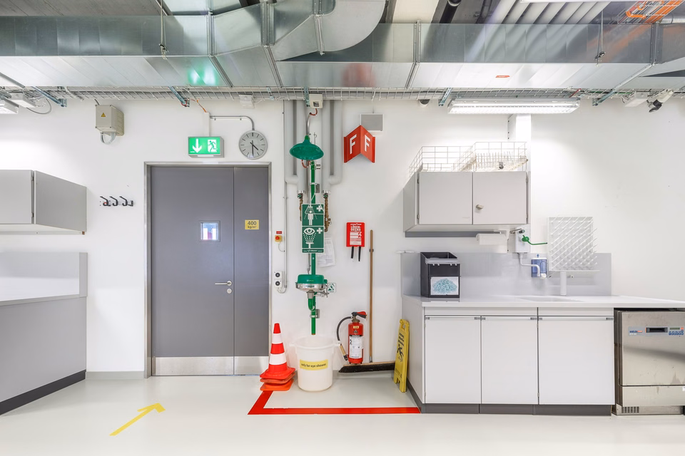 First-class laboratories with BSL1 and BSL2 standard at Horgen Labs Campus, Bachtobelstrasse, 8810 Horgen, Zurich, CH