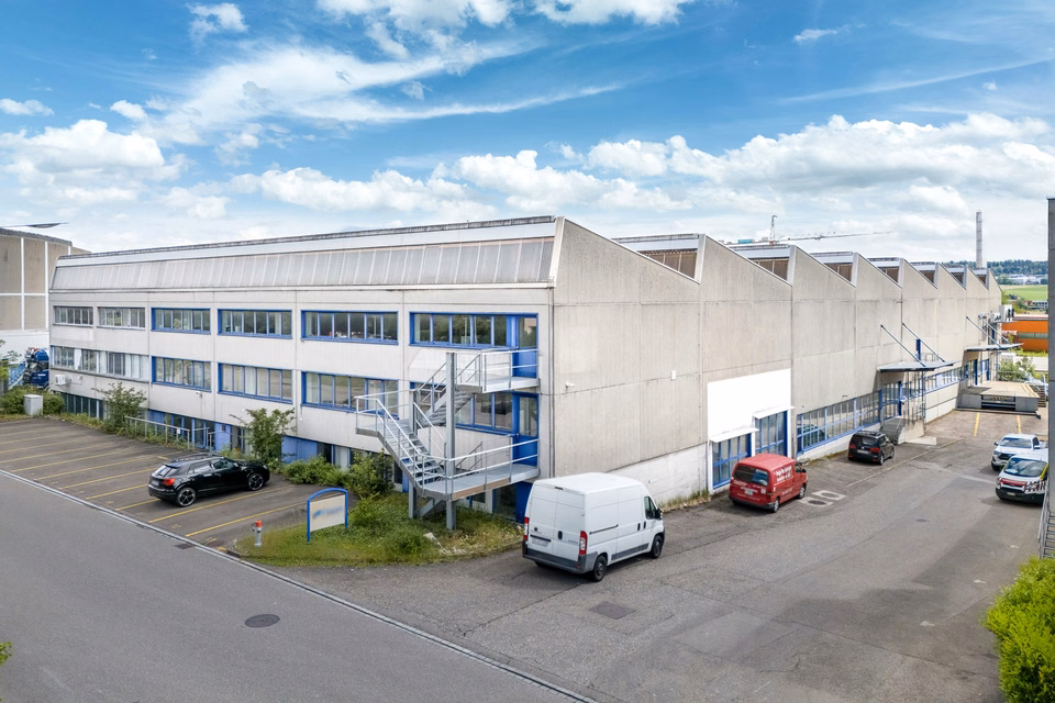 Your production site with high‑ceiling hall, large gates and high floor load capacity, Gewerbestrasse, 8155 Niederhasli, Zurich, CH
