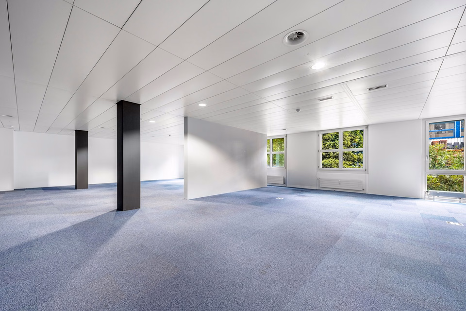 PLAZA | Representative retail/commercial space on the ground floor - Visible. Central. Bright., Lerzenstrasse, 8953 Dietikon, Zurich, CH