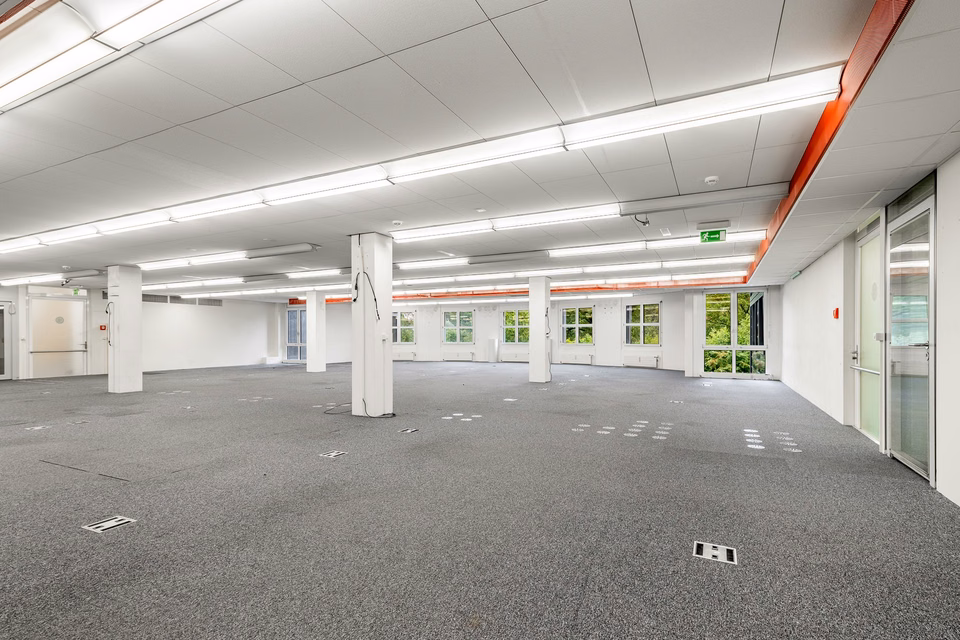 PLAZA | Commercial space with potential - 350 m² for your business, Lerzenstrasse, 8953 Dietikon, Zurich, CH