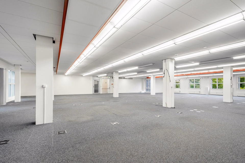 PLAZA | Commercial space with potential - 350 m² for your business, Lerzenstrasse, 8953 Dietikon, Zurich, CH