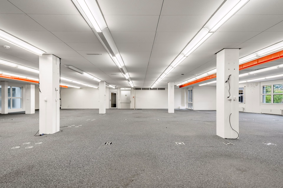 PLAZA | Commercial space with potential - 350 m² for your business, Lerzenstrasse, 8953 Dietikon, Zurich, CH