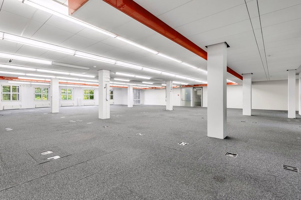 PLAZA | Commercial space with potential - 350 m² for your business, Lerzenstrasse, 8953 Dietikon, Zurich, CH