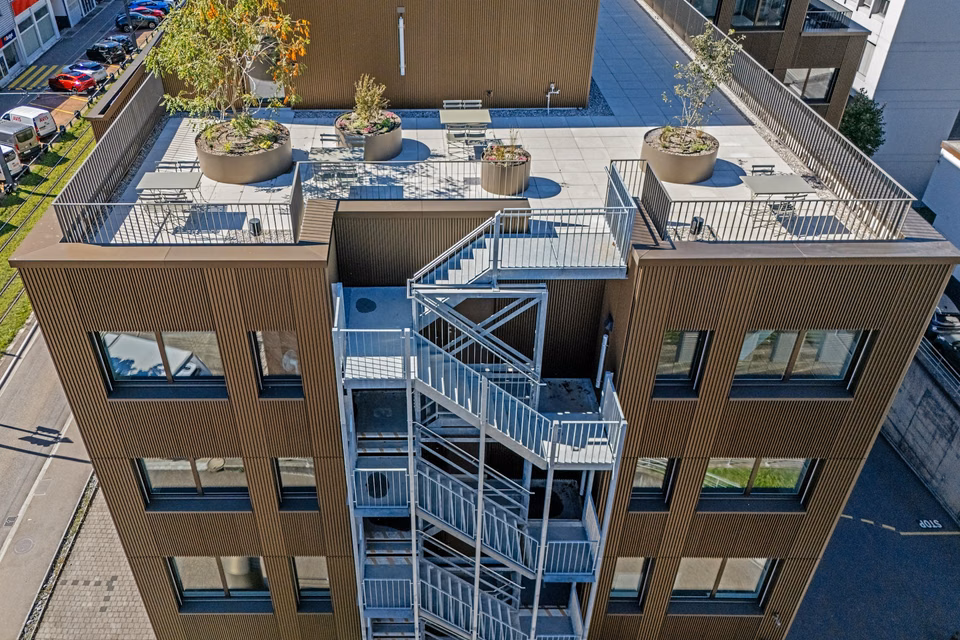 Like-new, cooled office space with direct view of runway 16/34, Flughofstrasse, 8152 Glattbrugg, Zurich, CH