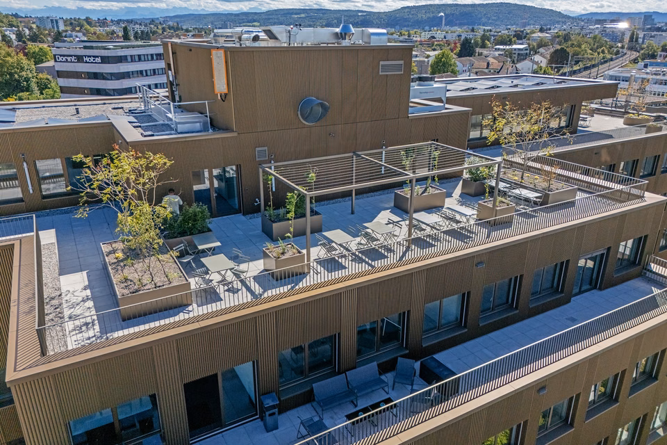 Like-new, cooled office space with direct view of runway 16/34, Flughofstrasse, 8152 Glattbrugg, Zurich, CH