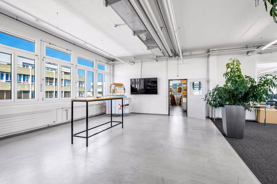 Office or commercial space from 350 m² in the Althard area, Althardstrasse, 8105 Regensdorf, Zurich, CH