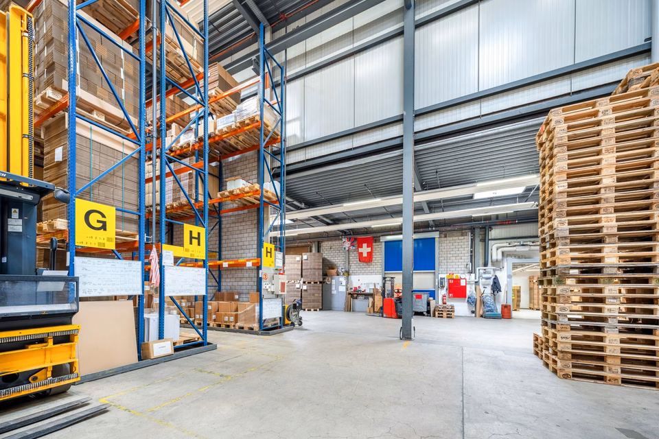 Semi-automatic high-bay warehouse with approx. 2'200 standard pallet spaces for long-term rent, Althardstrasse, 8105 Regensdorf, Zurich, CH